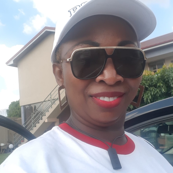 Meet your Posher, Janet - Picture 1 of 1